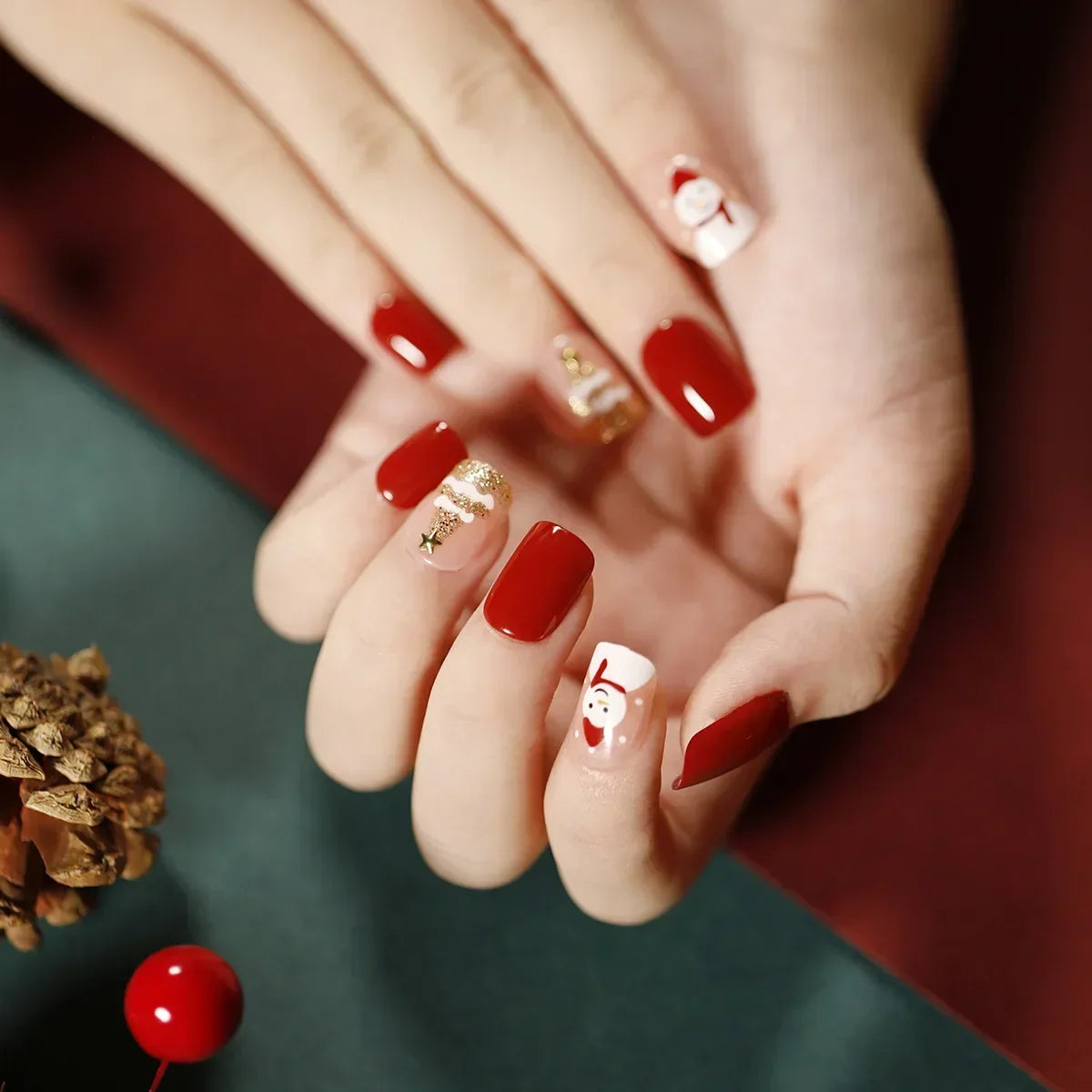 Gold Powder Christmas Fake Nails – Festive Glitter Press‑On Nail Set for Holiday Parties & Winter Glam