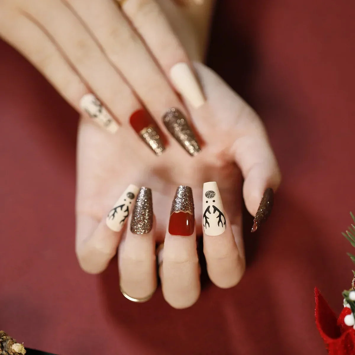 Gold Powder Christmas Fake Nails – Festive Glitter Press‑On Nail Set for Holiday Parties & Winter Glam