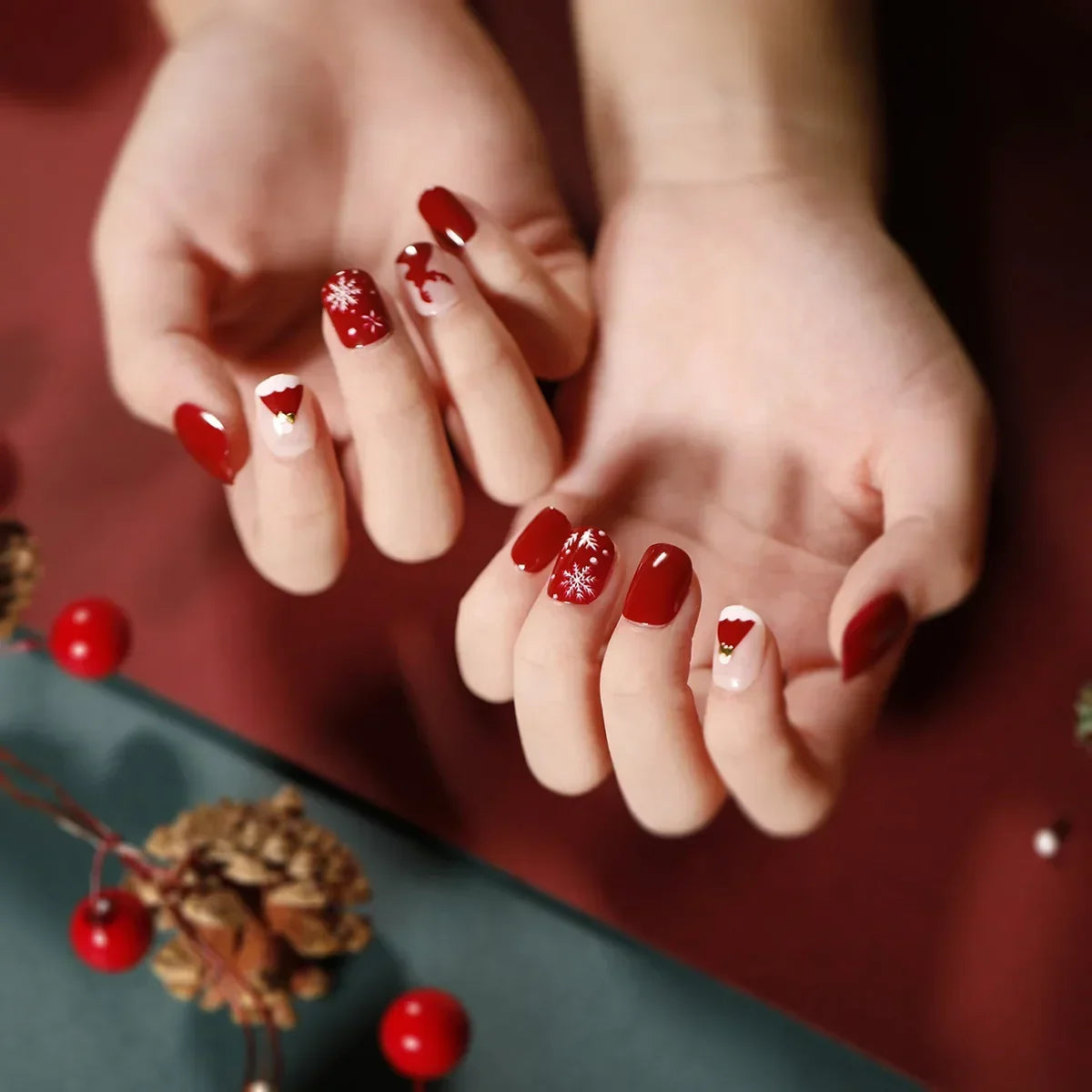 Gold Powder Christmas Fake Nails – Festive Glitter Press‑On Nail Set for Holiday Parties & Winter Glam