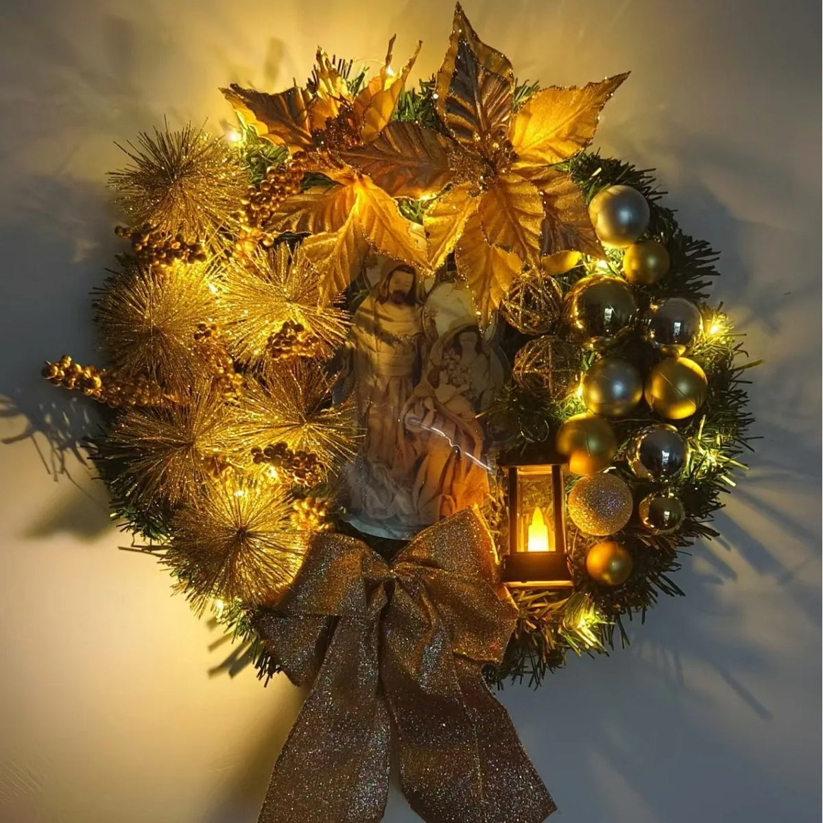 Red & Gold Christmas Wreath – 30–45cm Garland for Front Door, Window & Wall Décor