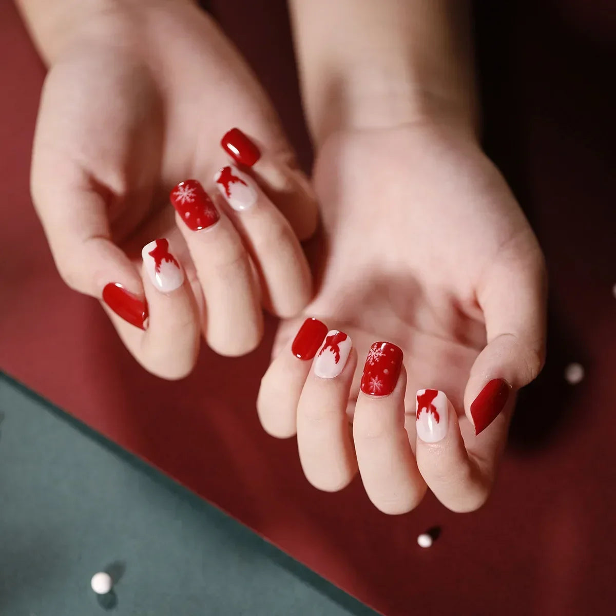 Gold Powder Christmas Fake Nails – Festive Glitter Press‑On Nail Set for Holiday Parties & Winter Glam