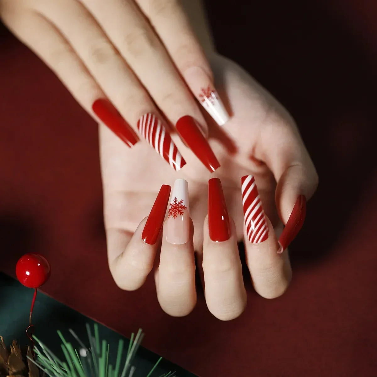 Gold Powder Christmas Fake Nails – Festive Glitter Press‑On Nail Set for Holiday Parties & Winter Glam